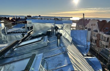 vesikaton peruskorjaustyön valvoja ankarat olosuhteet