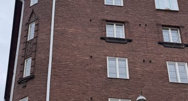 Ikkunoiden kunnostus sääsuojassa Ikkunoiden kunnostus Puu-puuikkunoiden kunnostaminen, valvonta ja rakennuttaminen.