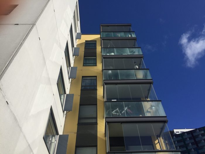 Elastisten saumojen uusintatyön valvonta