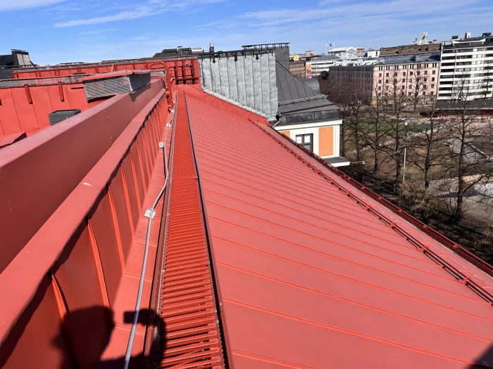 Sinkityn peltikatteen ensimaalaus valvonta