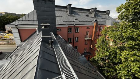 Peltikaton korjaushankkeen työmaakuva