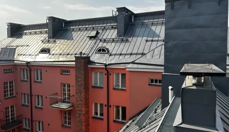 Taloyhtiöremontin valvoja – Asunto-osuuskunta Voiton huoltopinnoitettu peltivesikatto